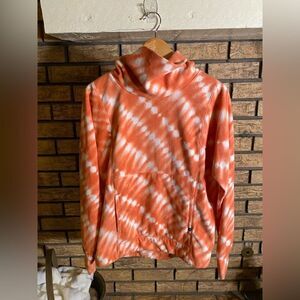 ‎Orange and cream pullover